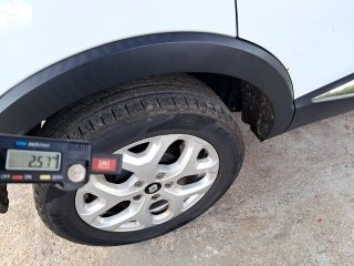 RENAULT CAPTUR ZEN 16A Pneu traseiro dir.