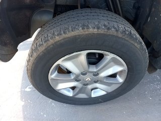 RENAULT DUSTER 16 A CVT Pneu traseiro dir.