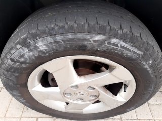 RENAULT DUSTER 16 D 4X2 Pneu dianteiro esq.