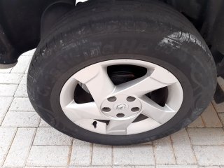 RENAULT DUSTER 16 D 4X2 Pneu traseiro dir.