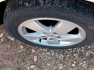 RENAULT FLUENCE DYN20A Pneu traseiro dir.