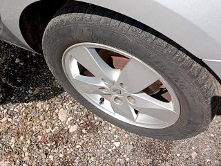 RENAULT FLUENCE DYN20A Pneu traseiro esq.