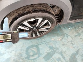 RENAULT KARDIAN EVO MT Pneu traseiro dir.