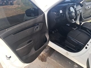 RENAULT KWID INTENS 2 Porta e interior motorista
