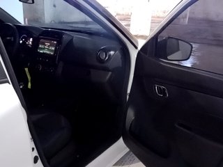 RENAULT KWID INTENS 2 Porta e interior passageiro