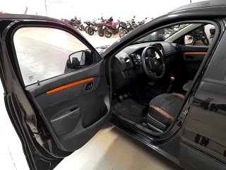 RENAULT KWID OUTSID 10MT Porta e interior motorista