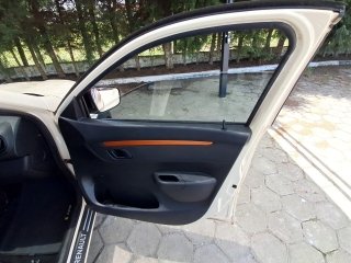 RENAULT KWID OUTSID 10MT Porta e interior passageiro