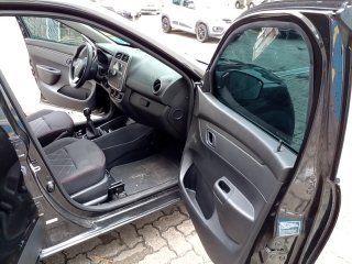 RENAULT KWID ZEN 10MT 1 4p Porta e interior passageiro