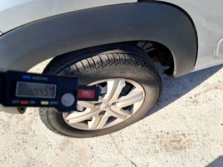 RENAULT KWID ZEN 10MT Pneu traseiro dir.