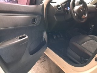 RENAULT KWID ZEN 10MT Porta e interior motorista