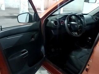 RENAULT KWID ZEN 10MT Porta e interior motorista