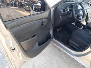 RENAULT KWID ZEN 10MT Porta e interior motorista