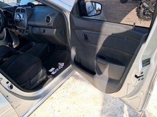 RENAULT KWID ZEN 10MT Porta e interior passageiro