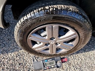 RENAULT KWID ZEN 2 Pneu traseiro dir.