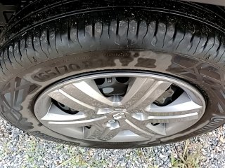 RENAULT KWID ZEN 2 Pneu traseiro dir.