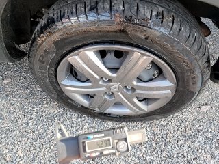RENAULT KWID ZEN 2 Pneu traseiro esq.