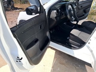 RENAULT KWID ZEN 2 Porta e interior motorista