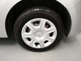 RENAULT LOGAN AUTH 1016V Pneu dianteiro dir.