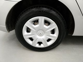 RENAULT LOGAN AUTH 1016V Pneu traseiro dir.