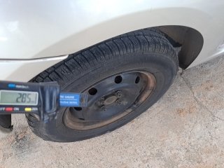 RENAULT LOGAN EXP 1016V Pneu traseiro dir.