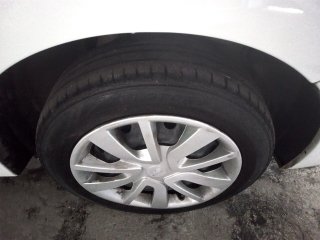 RENAULT LOGAN EXP 16 SCE Pneu dianteiro dir.