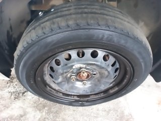 RENAULT LOGAN EXP 16 SCE Pneu dianteiro esq.