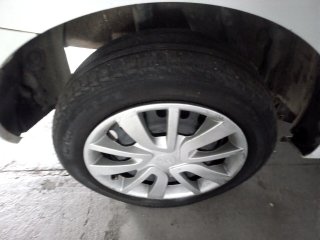 RENAULT LOGAN EXP 16 SCE Pneu traseiro dir.