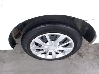 RENAULT LOGAN EXP 16 SCE Pneu traseiro esq.