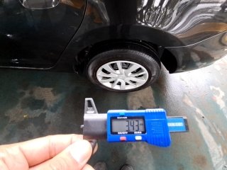 RENAULT LOGAN EXPR 10 Pneu traseiro esq.