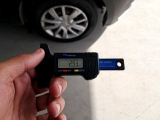 RENAULT LOGAN LIFE10MT Pneu dianteiro esq.