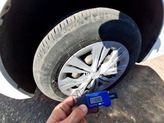 RENAULT LOGAN LIFE10MT Pneu dianteiro esq.