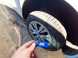 RENAULT LOGAN LIFE10MT Pneu traseiro esq.