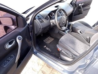 RENAULT MEGANEGT DYN 16 Porta e interior motorista