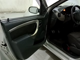 RENAULT SANDERO EXP 16 Porta e interior motorista