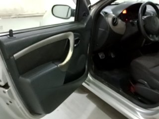 RENAULT SANDERO EXP 16 Porta e interior motorista