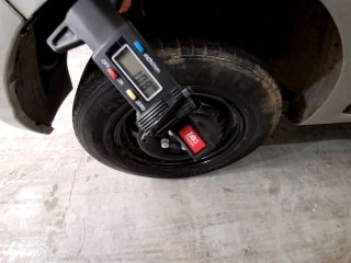 RENAULT SANDERO EXP1016V Pneu traseiro dir.