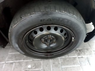 RENAULT SANDERO EXPR 10 Pneu dianteiro dir.