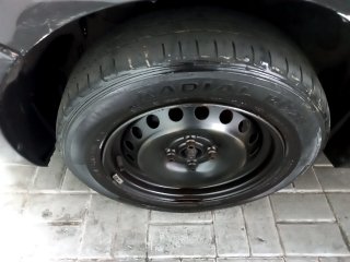 RENAULT SANDERO EXPR 10 Pneu dianteiro esq.