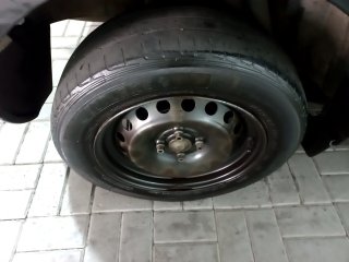 RENAULT SANDERO EXPR 10 Pneu traseiro dir.