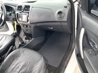 RENAULT SANDERO EXPR 10 Porta e interior passageiro