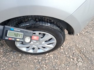 RENAULT SANDERO LIFE10MT Pneu traseiro esq.