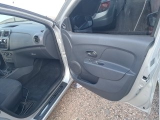 RENAULT SANDERO LIFE10MT Porta e interior passageiro