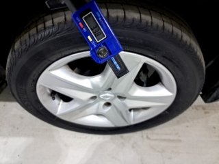 RENAULT SANDERO SZE16MT Pneu dianteiro dir.