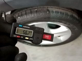 RENAULT SANDERO SZE16MT Pneu traseiro dir.