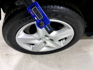 RENAULT SANDERO SZE16MT Pneu traseiro dir.
