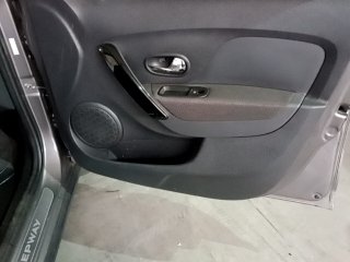 RENAULT SANDERO SZE16MT Porta e interior passageiro