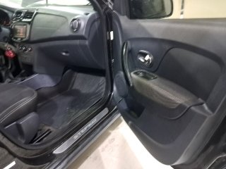 RENAULT SANDERO SZE16MT Porta e interior passageiro