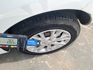 RENAULT SANDERO ZEN10MT Pneu traseiro esq.