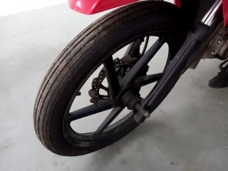 SHINERAY JET 50X Pneu dianteiro esq.