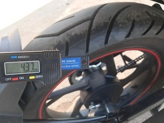 SHINERAY XY/150  Pneu traseiro esq.